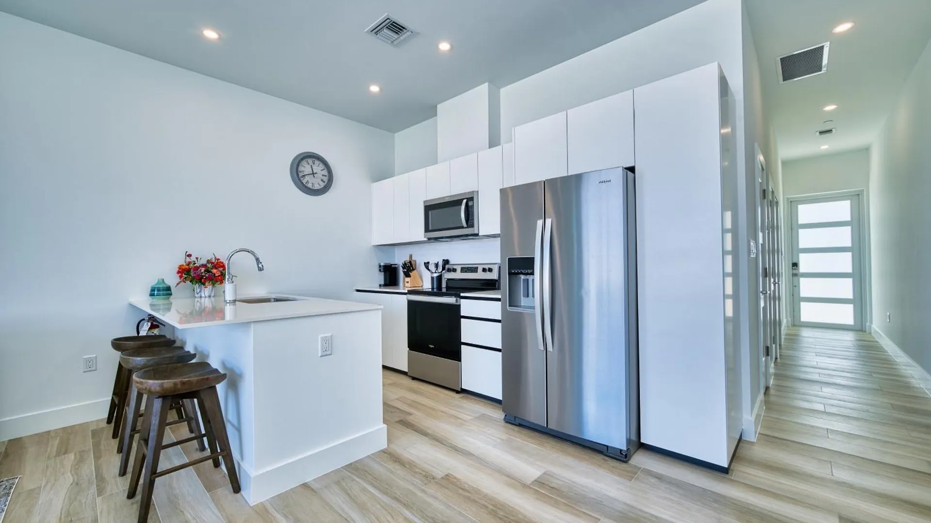 Apartament Sunset Point: Chic Meets Luxury West Bay