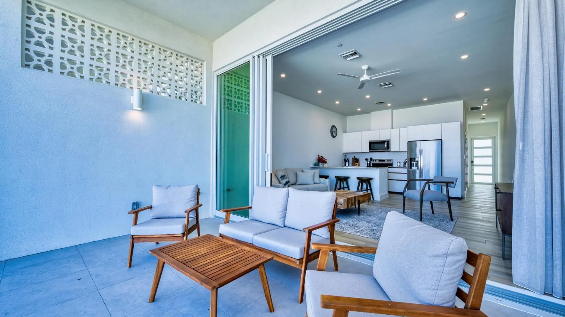 Apartament Sunset Point: Chic Meets Luxury West Bay
