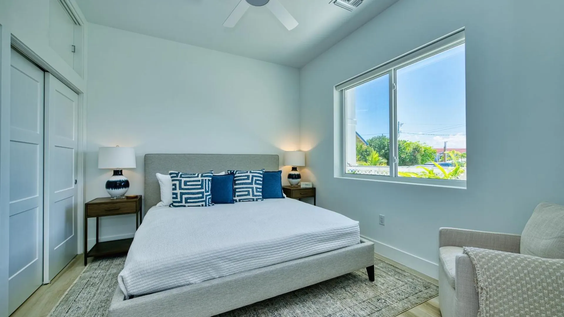 Apartament Sunset Point: Chic Meets Luxury West Bay Kajmany