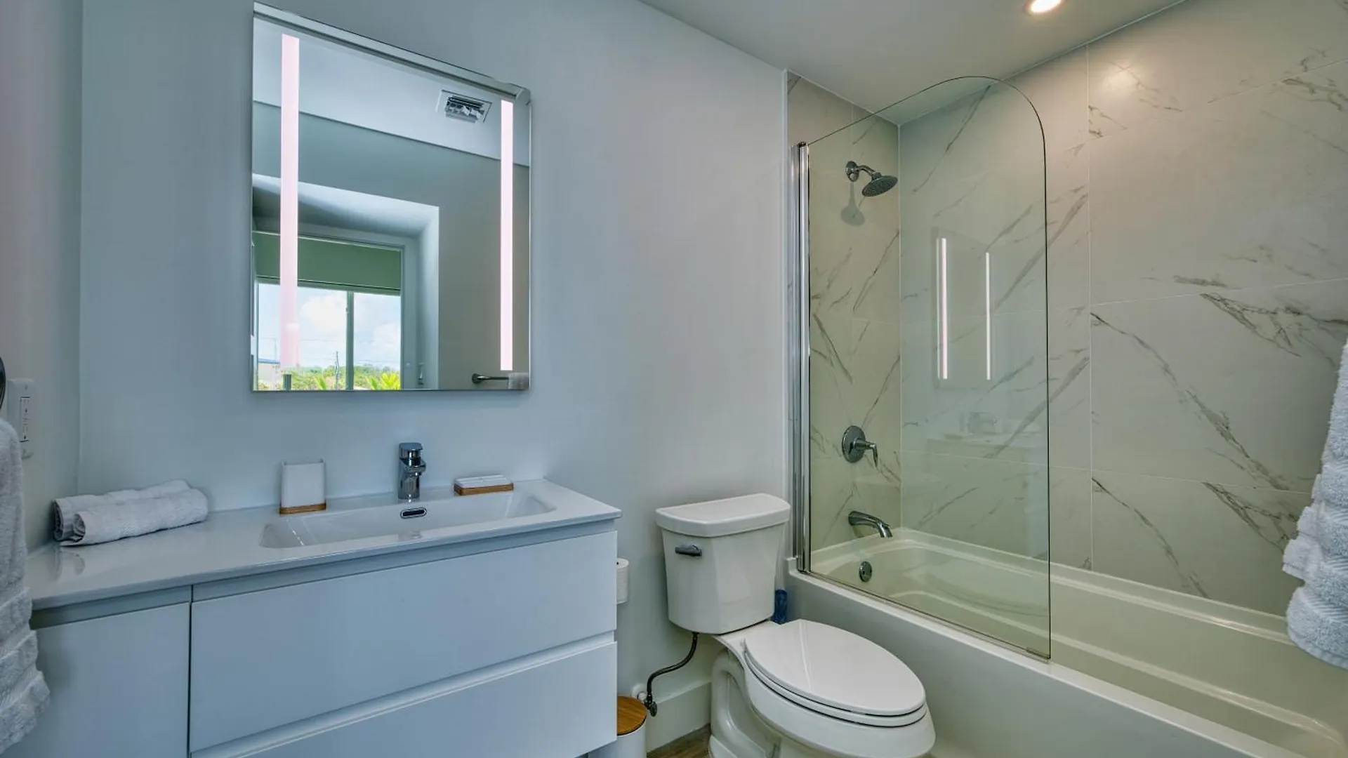Apartament Sunset Point: Chic Meets Luxury West Bay 0*,