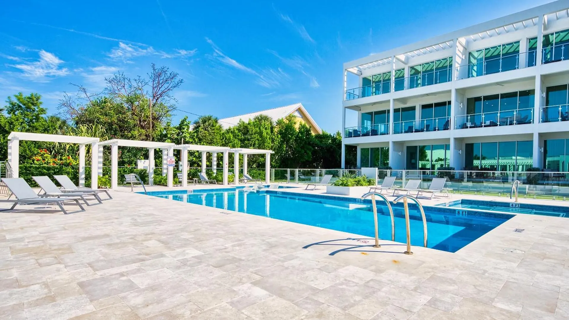 Apartament Sunset Point: Chic Meets Luxury West Bay Kajmany