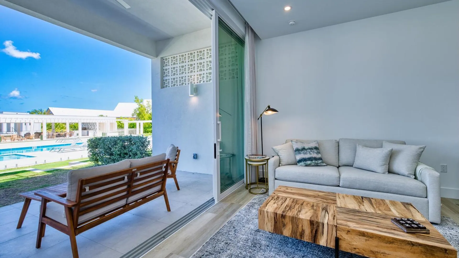 דירות ווסט ביי Sunset Point: Chic Meets Luxury